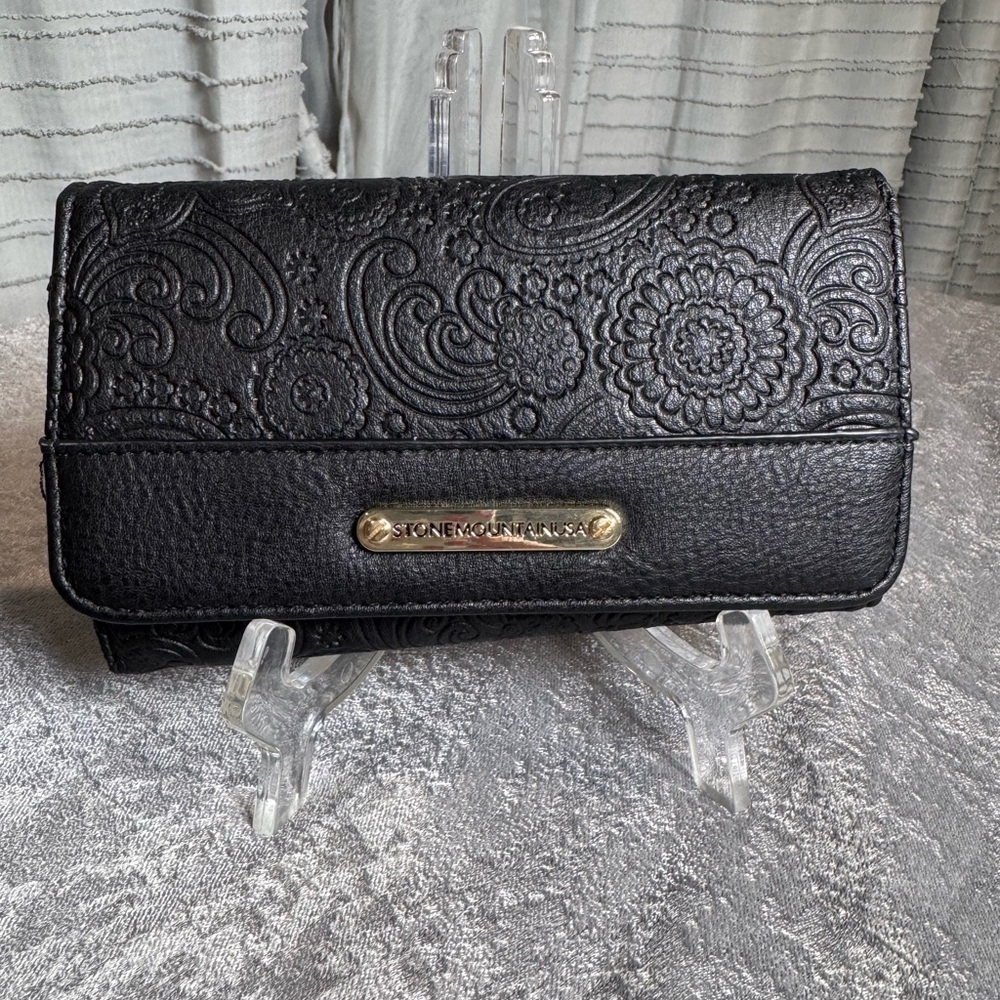 Stone Mountain Accessories Black Embossed Wallet